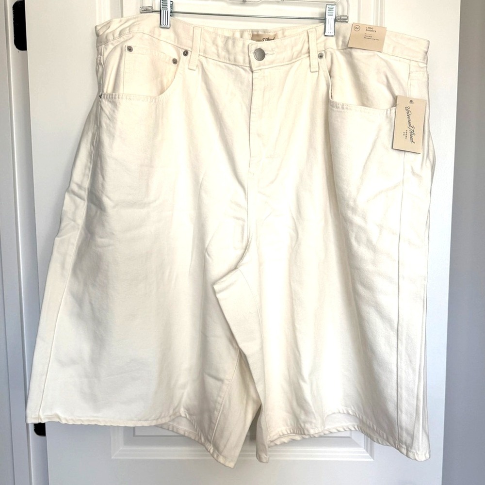 Universal Thread Mens High Rise Long Shorts Cream Plus Size 24 Denim Casual NWOT